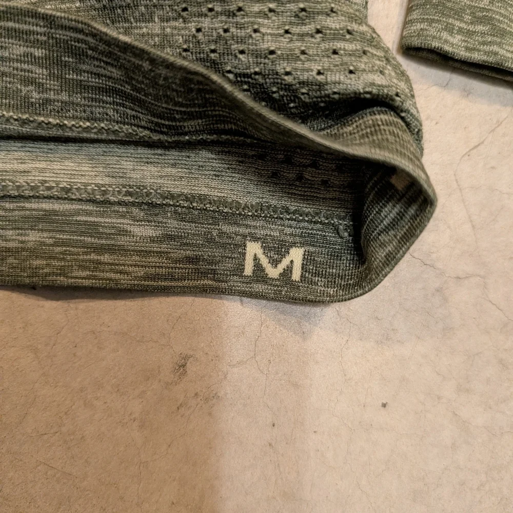 lululemon athletica Vent Tech Men's Green 1/4 Zip Sweater Long Sleeve - Picture 2 of 8